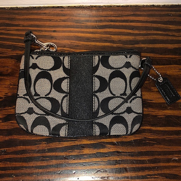 COACH Black Patent Leather Grey Canvas Jacquard Signature C Wristlet - Picture 3 of 10